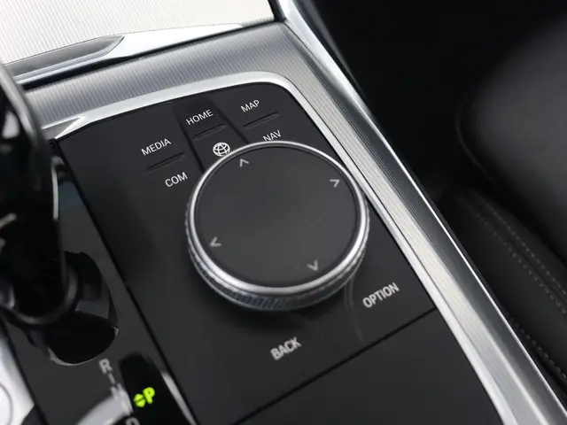 BMW 3 Serie Touring 320i 2021 Benzine 23