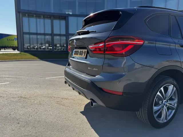 BMW X1 sDrive20i Executive 2018 Benzine 14