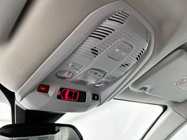 Peugeot 3008 1.6 e-THP Blue Lease Premium 2018 Benzine 18