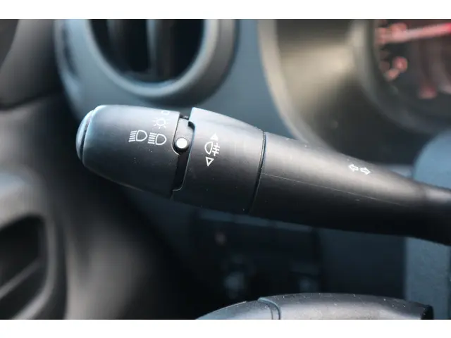 Citroën Berlingo 1.6 BlueHDI 75 Club 2018 Diesel 36