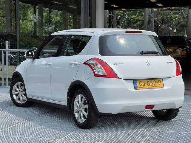 Suzuki Swift 1.2 Dynamic EASSS 2015 Benzine 6