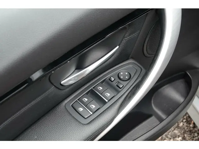 BMW 3 Serie Touring 320i 2017 Benzine 24