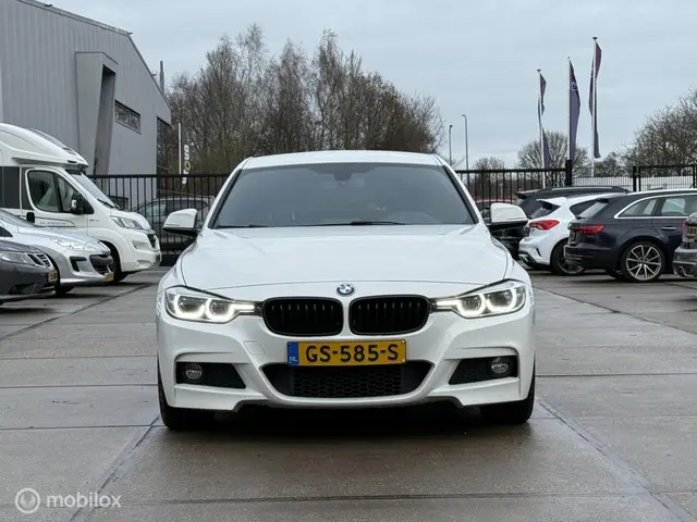 BMW 3 Serie Touring 320i M Sport Edition 2015 Benzine 16