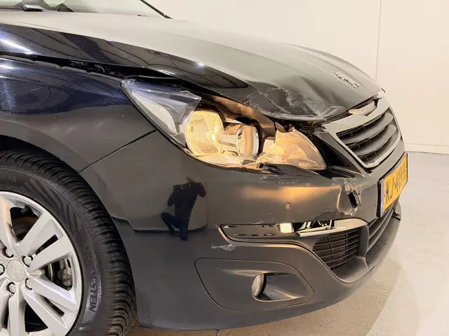Peugeot 308 HB 1.2 Blue Lease Exe. Pano 2016 Benzine 10