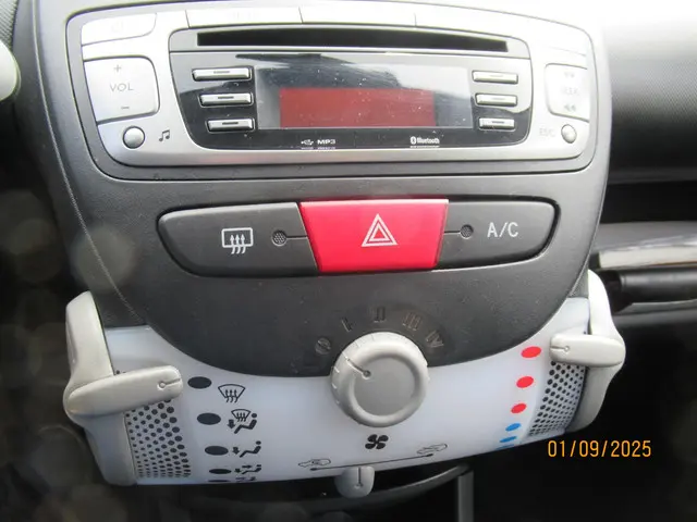 Toyota Aygo 1.0 VVT-i Dynamic Blue 2013 Benzine 13