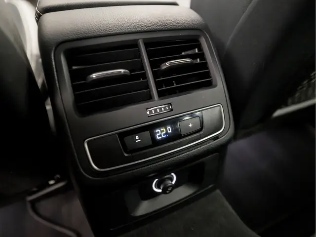 Audi A4 Avant 35 TFSI S-Line Sport 2020 Benzine 33