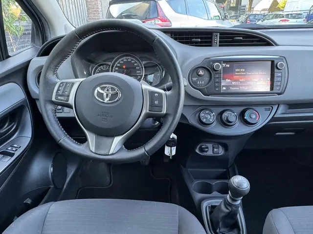 Toyota Yaris 1.3 VVT-i Aspiration 2016 Benzine 12