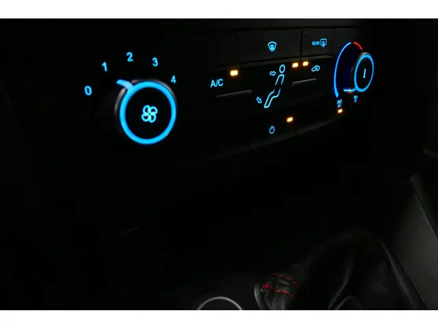 Ford Focus 1.5 Red Edition 2016 Benzine 9