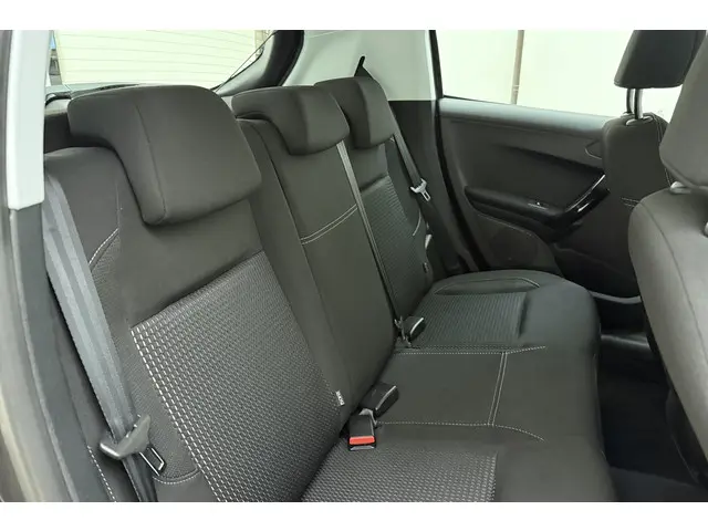 Peugeot 208 1.2 PureTech Allure 2018 Benzine 10