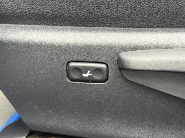 Toyota Auris 1.8 Hybrid Executive 2013 Hybride Benzine 8