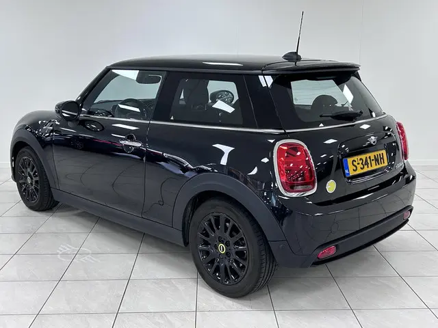 MINI Electric Mini Essential 33 kWh 2023 Elektrisch 6