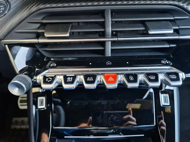 Peugeot 2008 1.2 Hybrid 145 GT 2025 Hybride Benzine 21