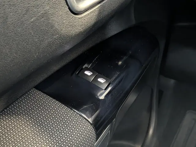 Citroën C4 Cactus 1.2 PureTech Business 2015 Benzine 22