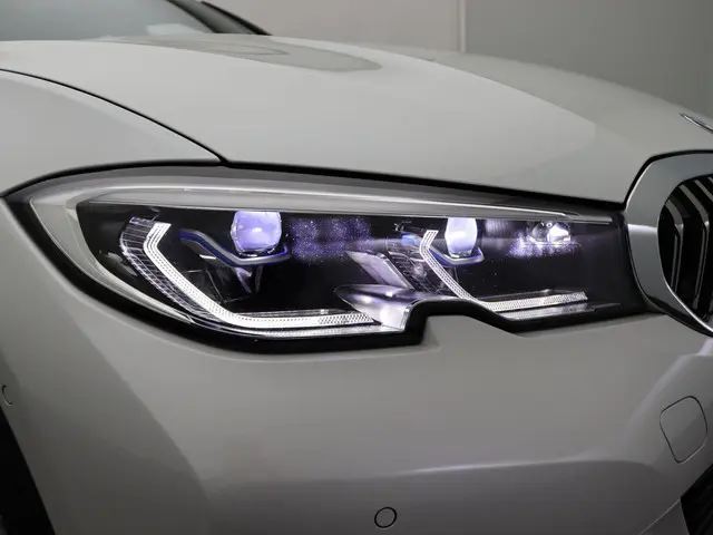BMW 3 Serie 320e Touring 2021 Hybride Benzine 18