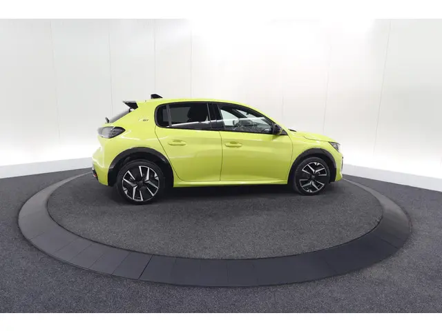 Peugeot 208 Hybrid 136 e-DCS6 GT 2024 Hybride Benzine 9