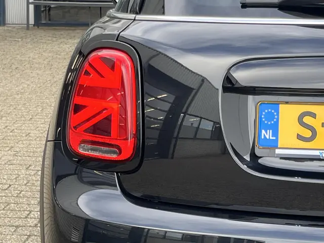 MINI Cooper Mini 1.5 Classic 2023 Benzine 58