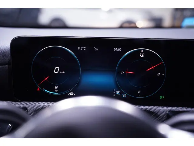 Mercedes-Benz A-Klasse 180d Design 2021 Diesel 18