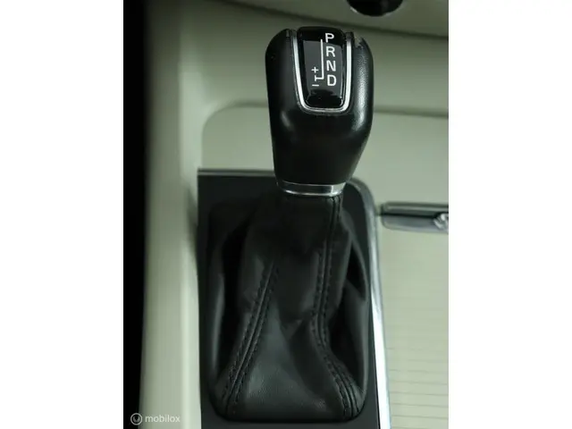 Volvo V60 2.0 T5 Momentum 117500km. 2018 Benzine 53