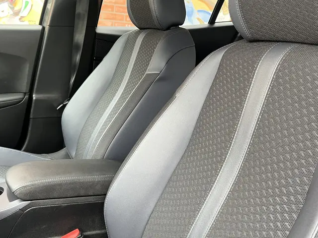 Peugeot 2008 PureTech 100 Allure 2021 Benzine 27