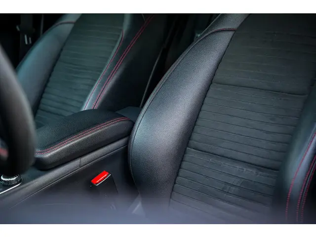 Mercedes-Benz GLA GLA 180 2019 Benzine 24