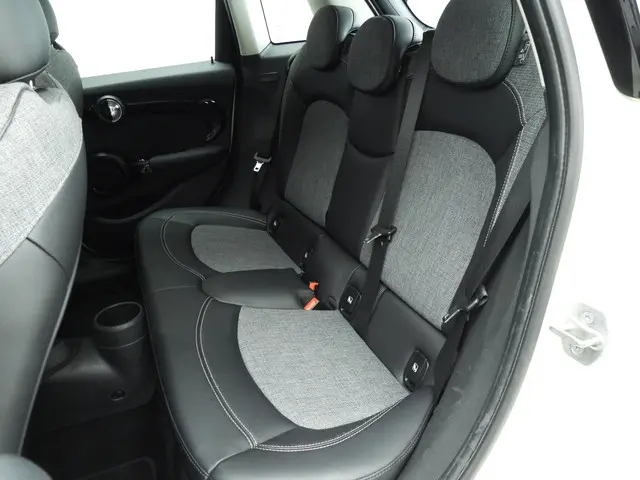 MINI 5-Deurs One 2021 Benzine 8