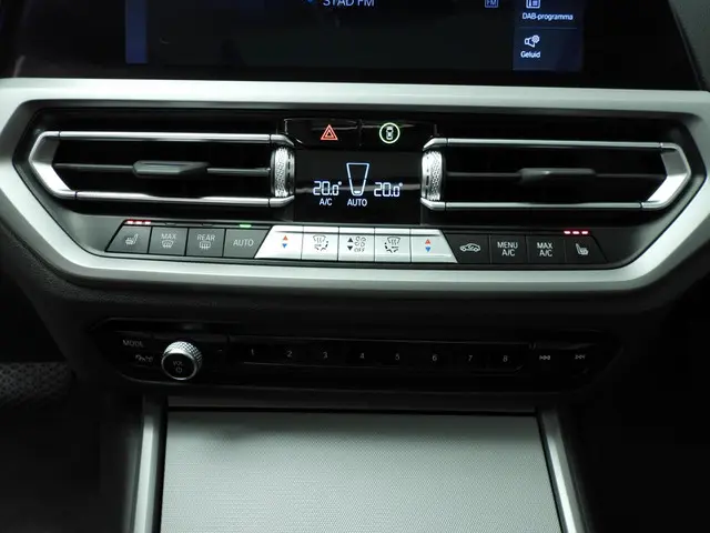 BMW 3 Serie Touring 330e 2022 Hybride Benzine 31