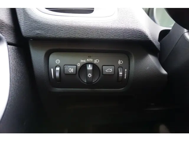 Volvo V40 Cross Country 1.6 T4 Momentum 2014 Benzine 17