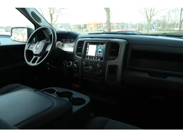 Dodge Ram 1500 5.7 V8 4x4 CREW CAB 2024 LPG/Gas 7