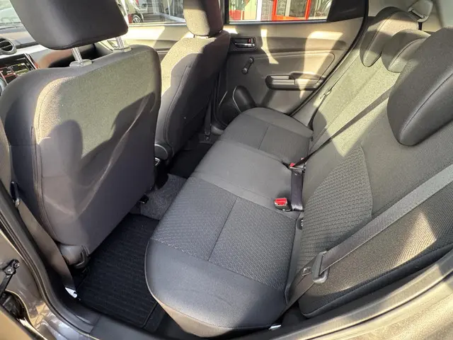 Suzuki Swift 1.2 Select Smart Hybrid 2023 Benzine 18