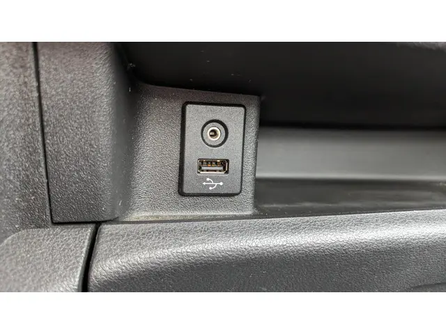 Nissan Micra 1.2 Visia Pack - airco - 5drs. 2015 Benzine 17
