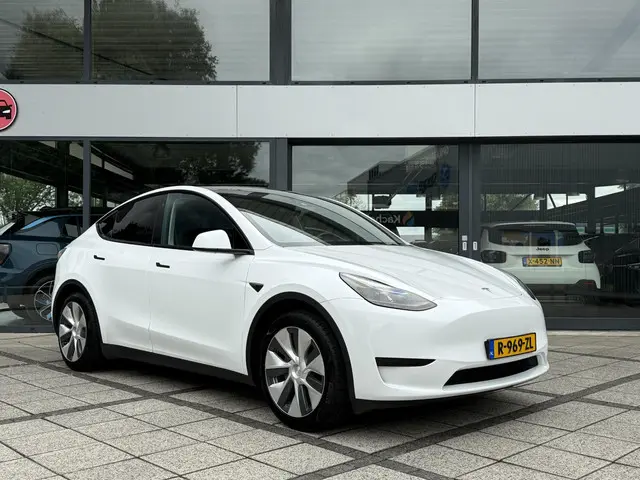 Tesla Model Y 2
