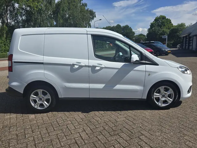 Ford Transit Courier 1.5 TDCI Limited 2020 Diesel 2