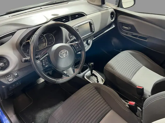 Toyota Yaris 1.5 Hybrid Design 2017 Hybride Benzine 13