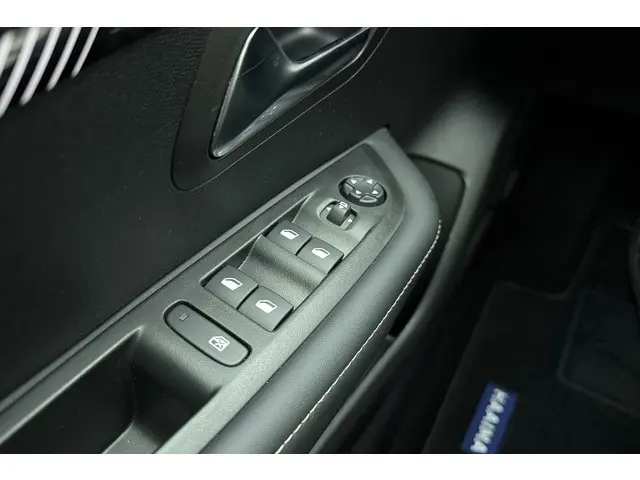 Peugeot 208 1.2 PureTech 100 Allure 2024 Benzine 17