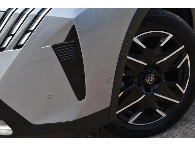 Peugeot 3008 Hybrid 136 EAT6 GT 2024 Hybride Benzine 5