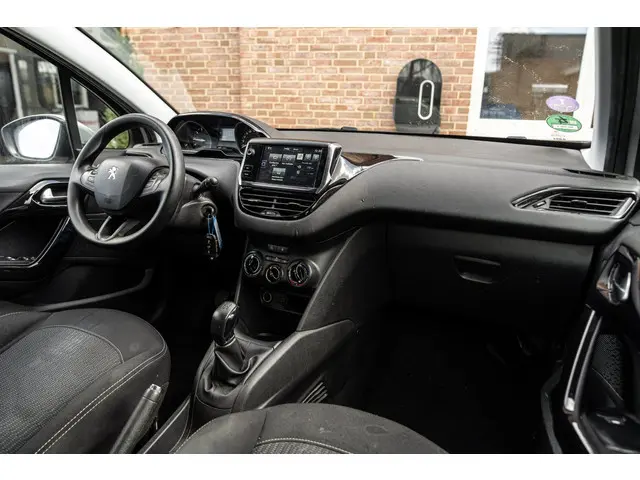 Peugeot 208 1.2 PureTech Active Trekhaak 2017 Benzine 24