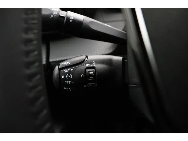Peugeot 2008 1.2 PureTech 100 Allure 2024 Benzine 27