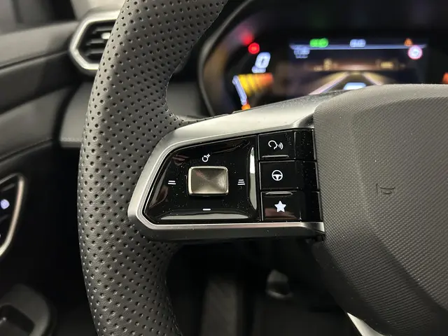 MG ZS Hybrid+ 1.5 Hybrid+ Luxury 2025 Hybride Benzine 24