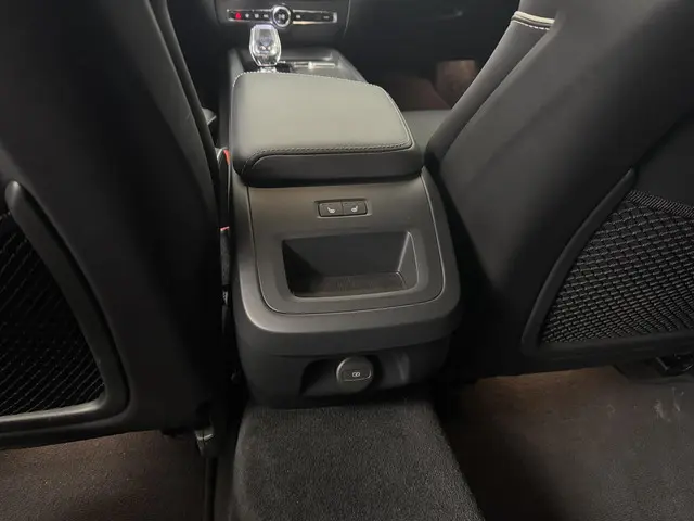 Volvo V60 2.0 B3 Plus Dark 2023 Benzine 27