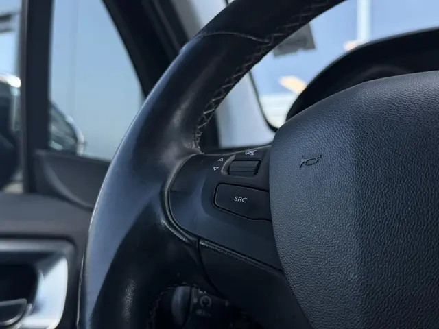 Peugeot 2008 1.2 PureTech Allure 2015 Benzine 10