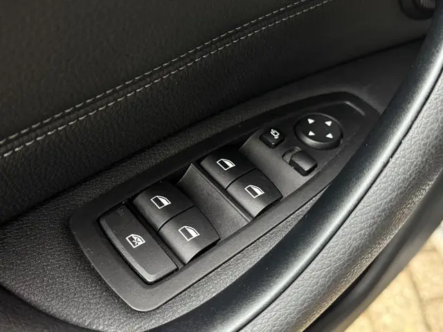 BMW X1 sDrive20i VDL Nedcar Edition 2020 Benzine 26