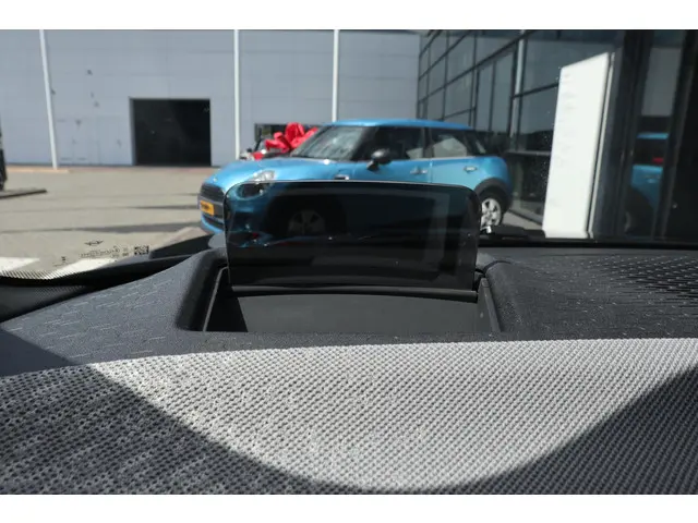 MINI 5-Deurs Cooper C 2024 Benzine 12