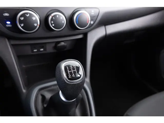 Hyundai i10 1.0i Comfort | AIRCO | BLUETOOTH . 2019 Benzine 14