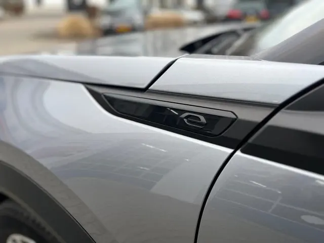 Peugeot e-2008 EV GT 50 kWh 2020 Elektrisch 25