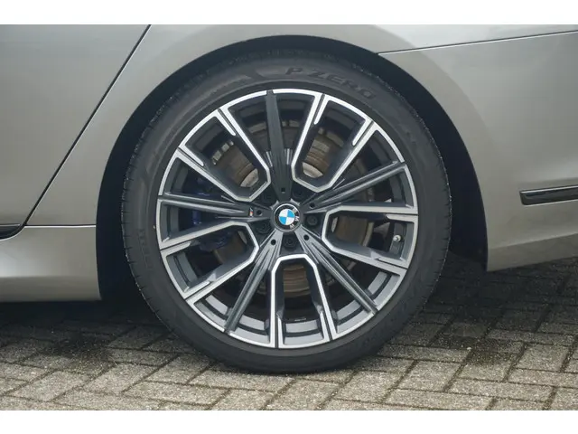 BMW 7 Serie 745Le xDrive 2019 Hybride Benzine 8