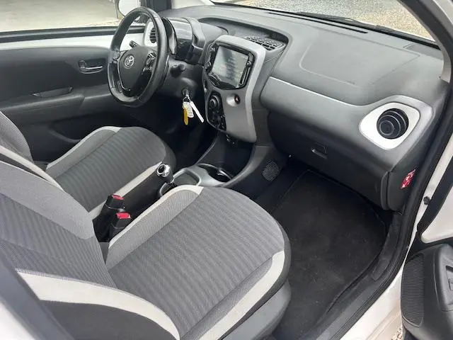 Toyota Aygo 1.0 VVT-i x-play 2020 Benzine 14