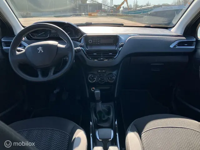 Peugeot 2008 1.2 PureTech Active 2015 Benzine 8