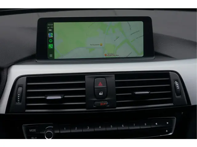 BMW 3 Serie 320i High Exec 2017 Benzine 29