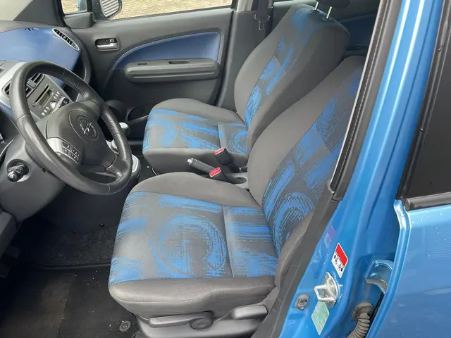 Opel Agila 1.0 Edition 2012 Benzine 12