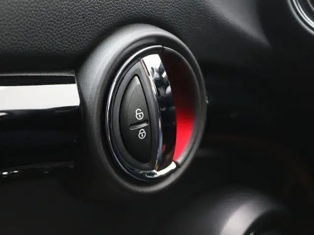 MINI 3-Deurs Cooper 2019 Benzine 19